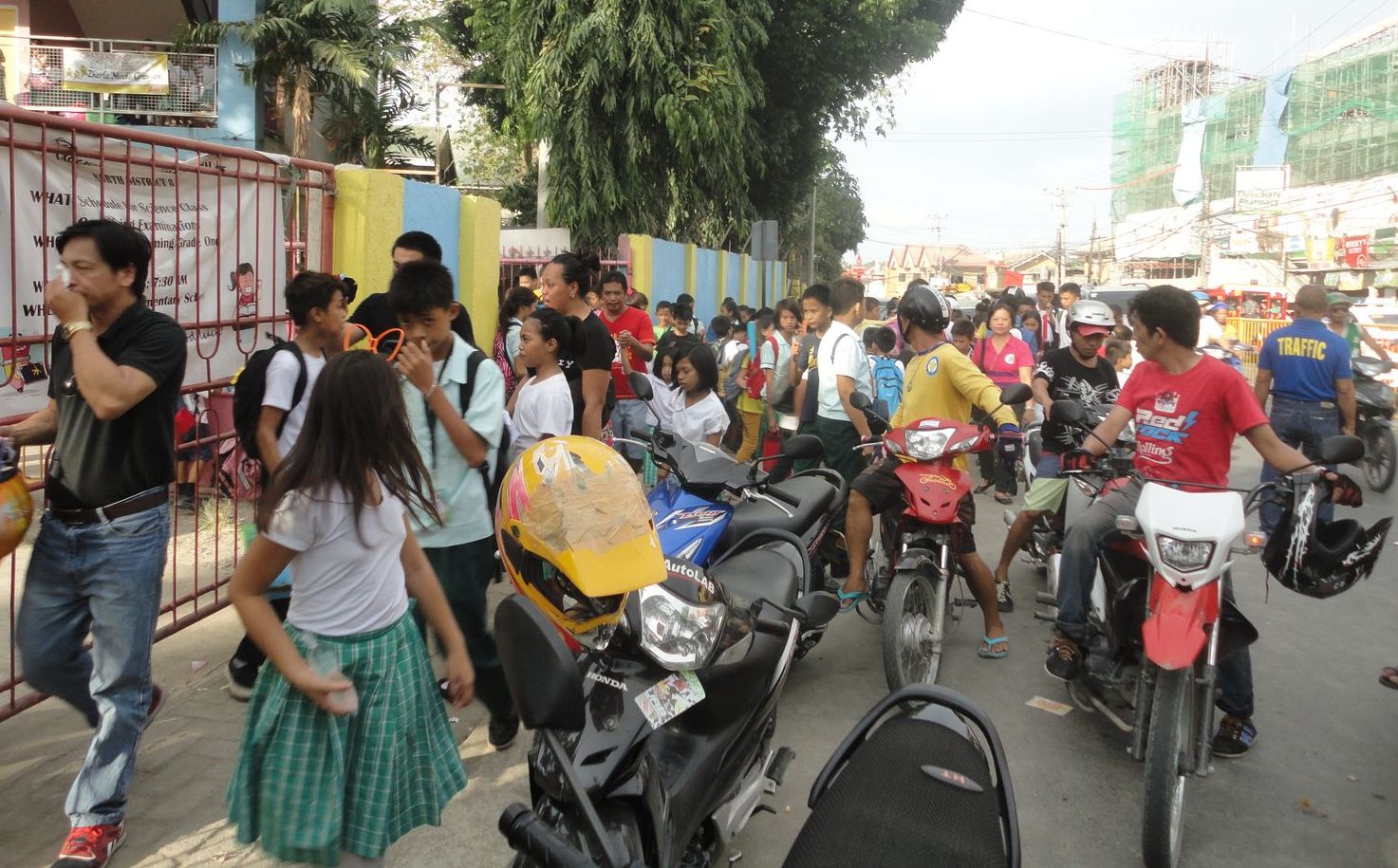 フィリピンの通学は、送り迎えが当たり前！？