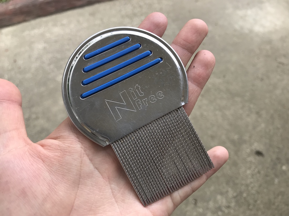 敵は 髪の毛の間に 誰でもヒーロー